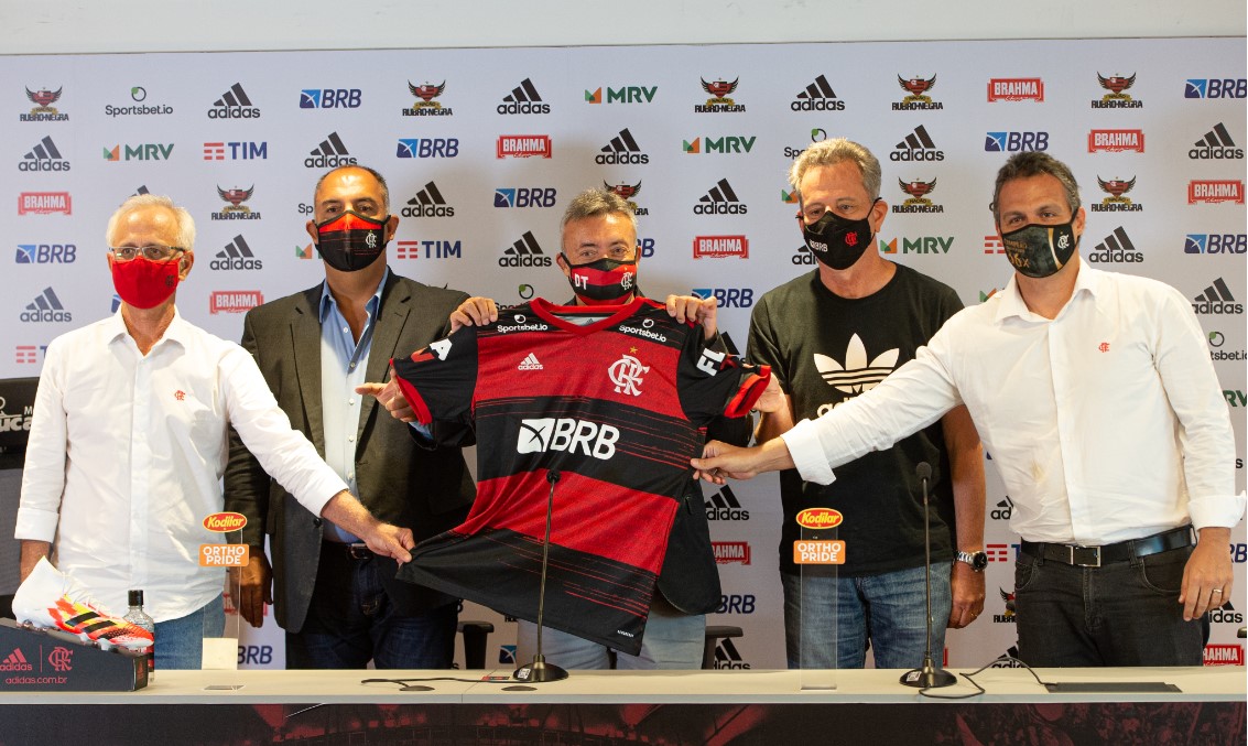 Flamengo apresenta oficialmente Domènec Torrent como treinador