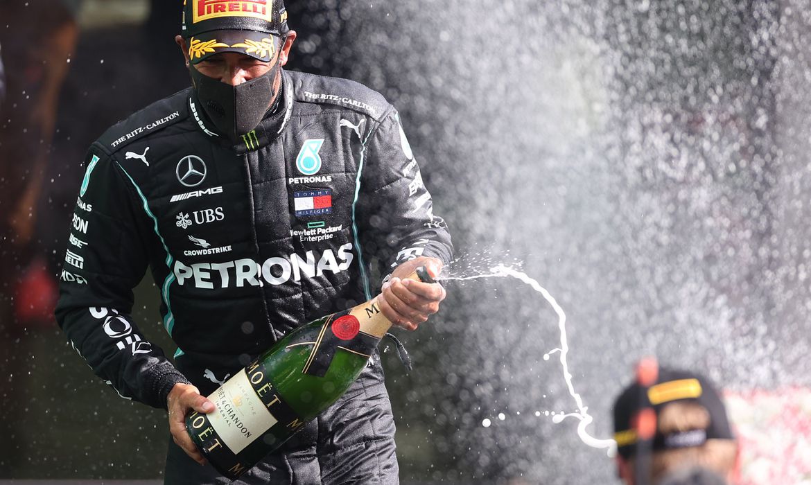 Lewis Hamilton alcança 89 vitórias em GPs da Fórmula 1