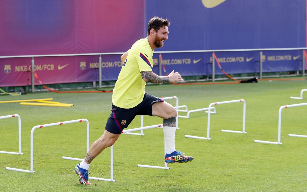 Messi recua e deve ficar no Barcelona até meados de 2021
