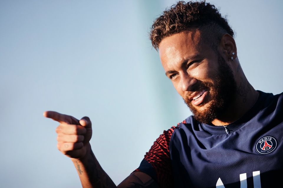 Neymar garante a permanência no PSG visando o título da Champions