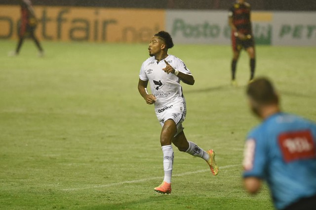 Santos conquista a segunda vitória no Campeonato Brasileiro