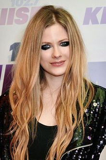 Avril Lavigne faz show virtual beneficente para combate à doença de Lyme