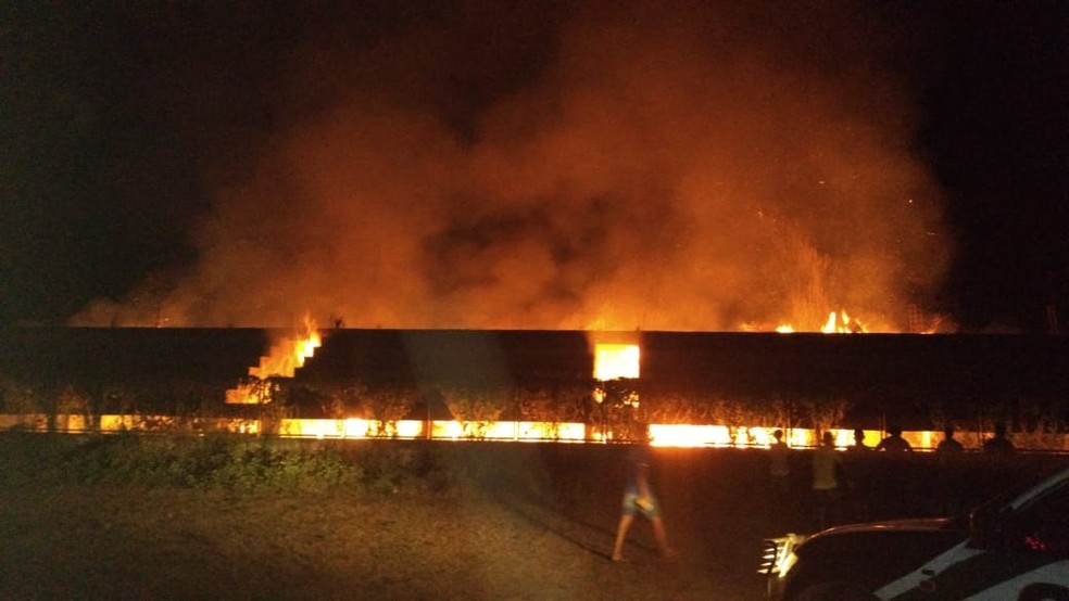 Estádio Eriberto Batista pega fogo em Alenquer