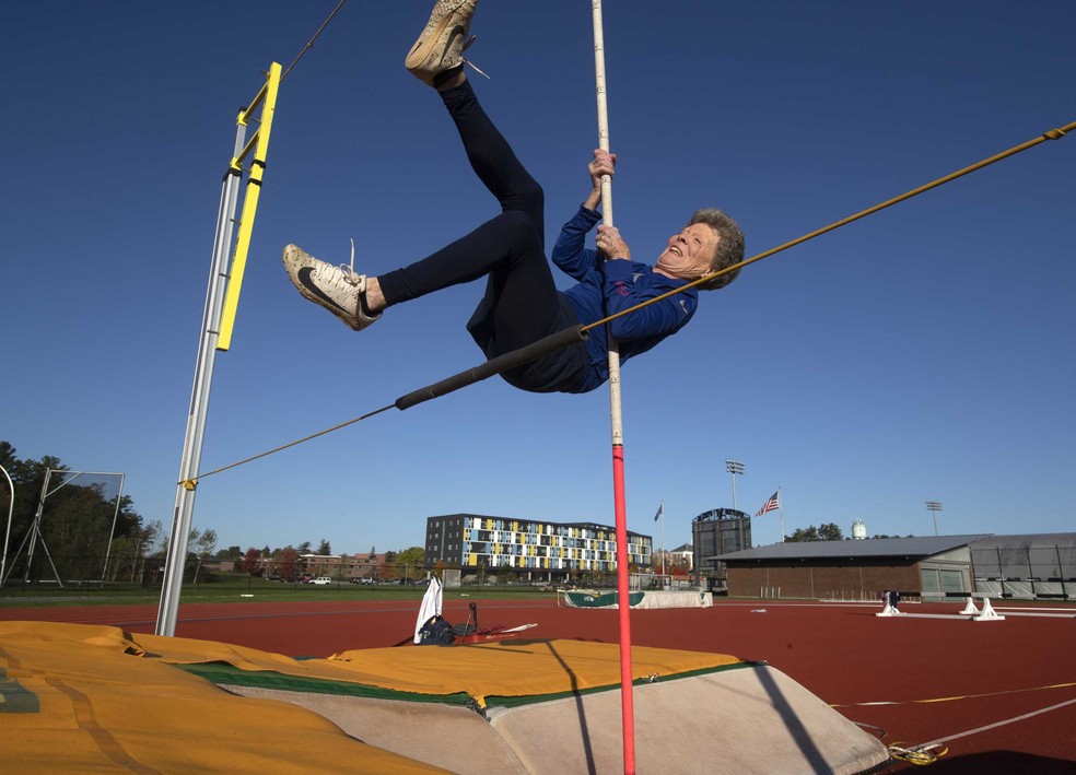 Filion Meiler: conheça a vovó que bate recordes no salto com vara aos 85 anos