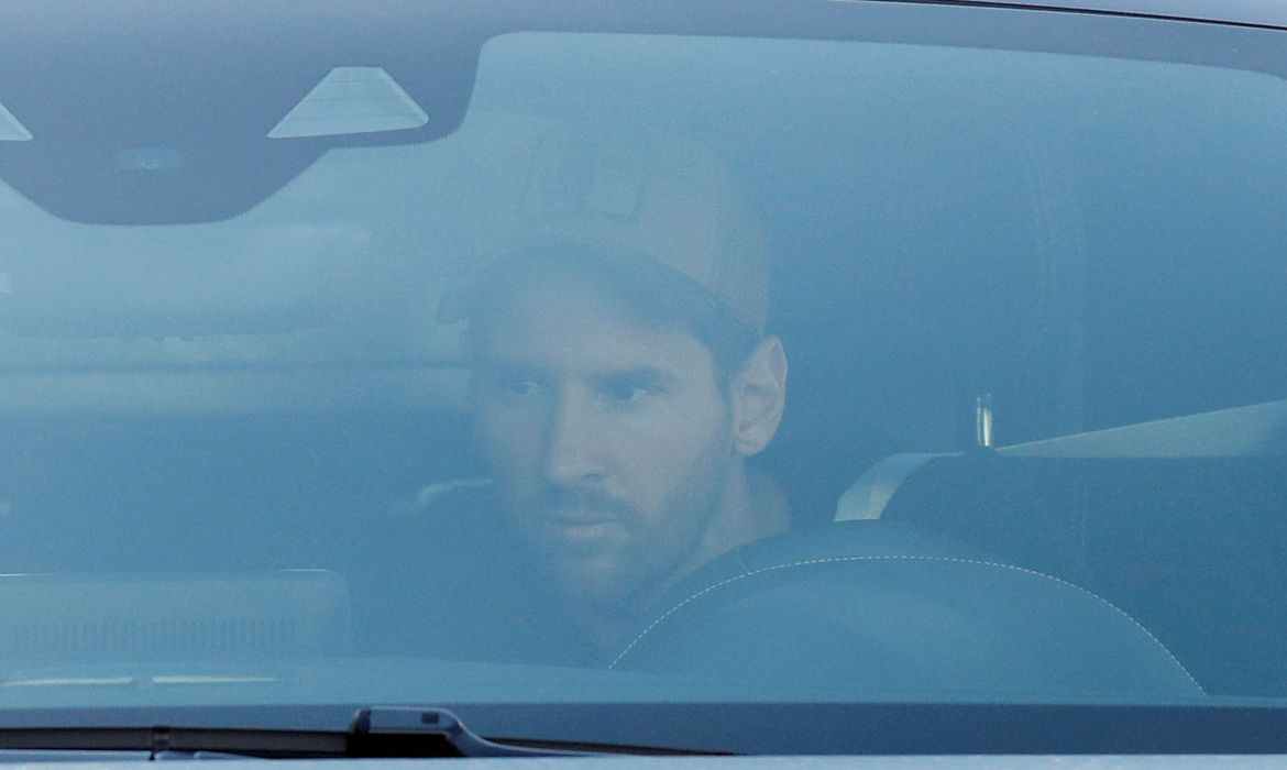 Lionel Messi se reapresenta ao Barcelona