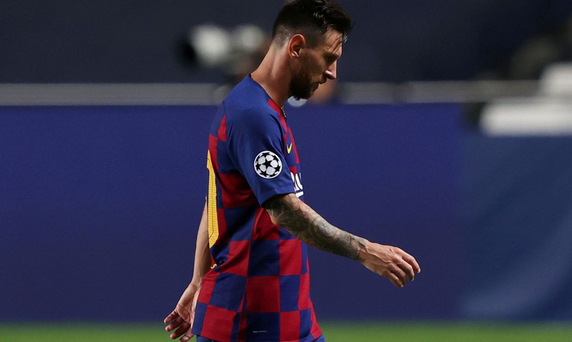 Messi confirma que fica no Barcelona, mas ataca duramente a diretoria