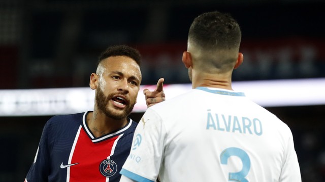Neymar é expulso, denuncia racismo, e PSG perde clássico tenso com Olympique