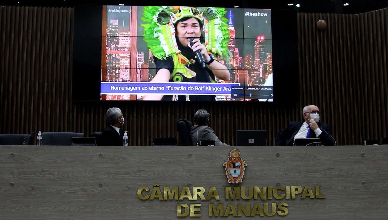 Câmara Municipal de Manaus faz homenagem ao cantor Klinger Araújo