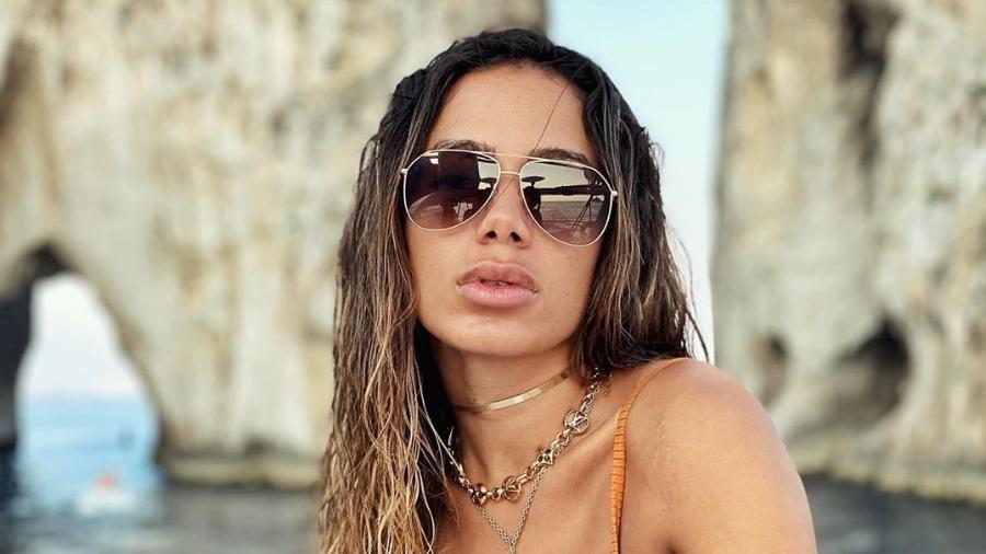 Anitta insinua que ficou com mulheres em viagem à Europa: ‘Delicíssima’