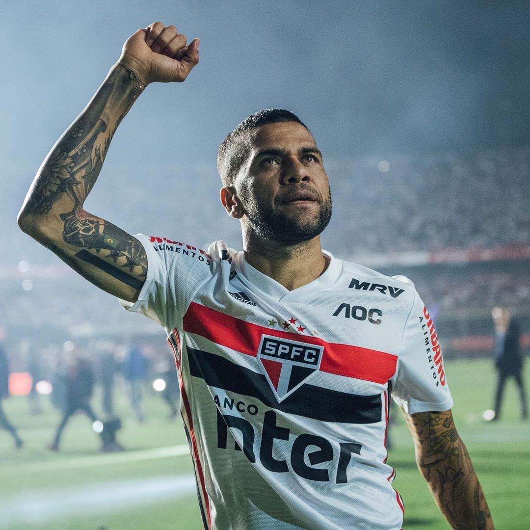 Dani Alves celebra recuperação e projeta duelo com River Plate: “Vai ser um jogão”