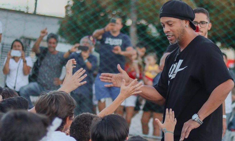 Escolinha de futebol de Ronaldinho Gaúcho vai iniciar atividades em Caruaru