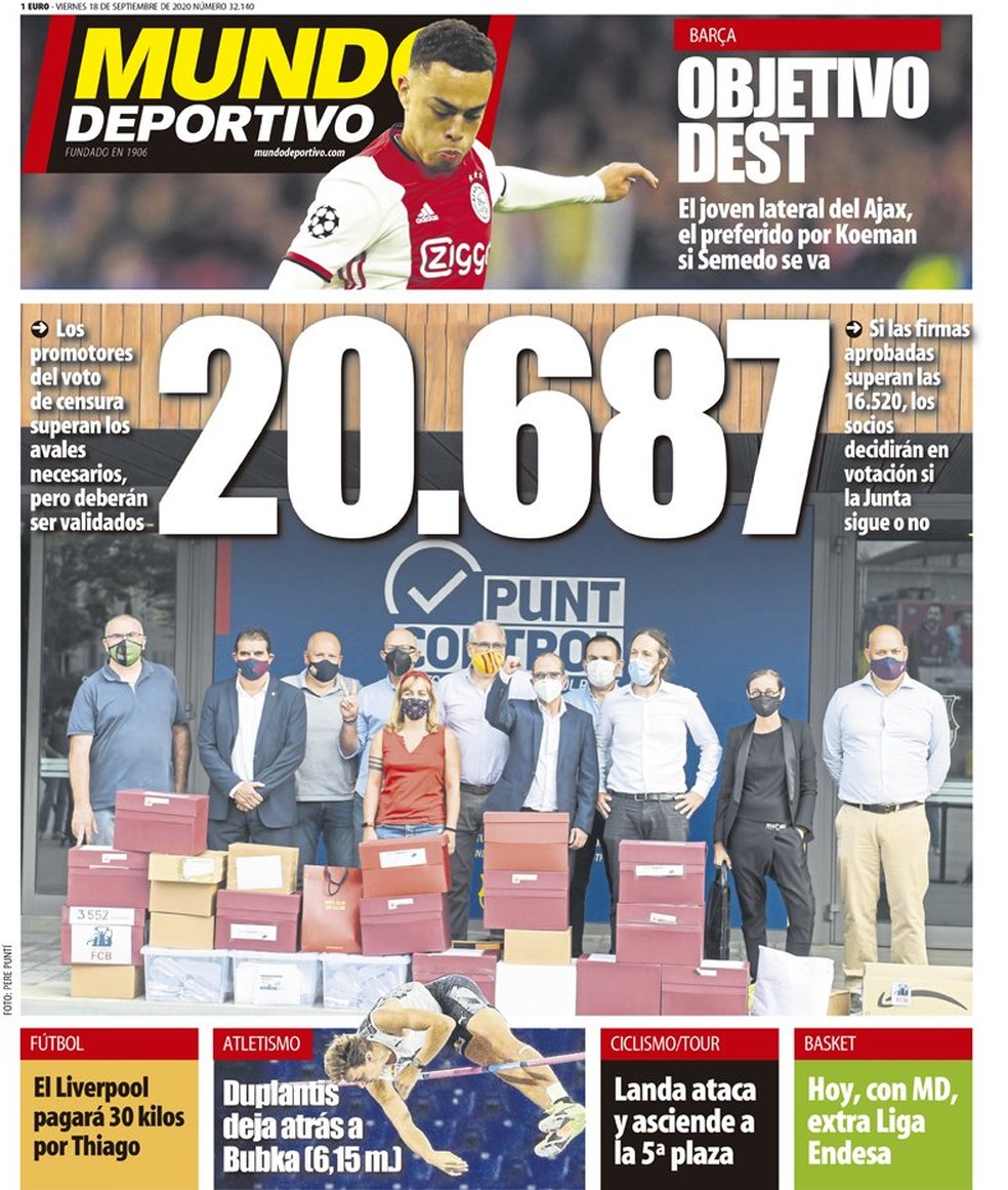 Sócios do Barcelona colhem 20 mil assinaturas e iniciam processo que pode destituir diretoria do clube