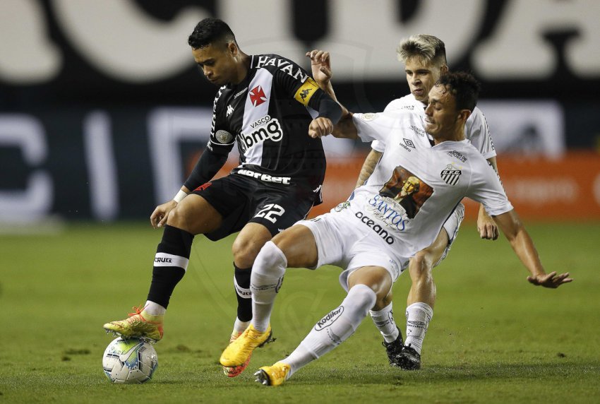 Vasco empata com o Santos com gols validados pelo VAR