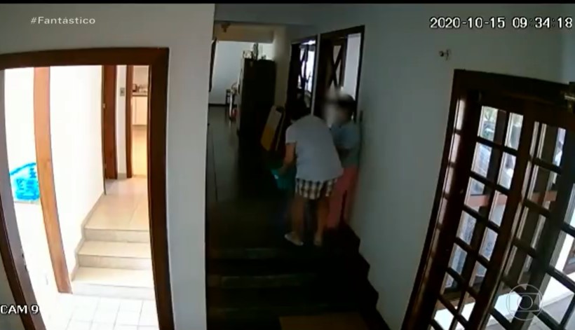 Vídeos mostram embaixadora batendo em empregada doméstica