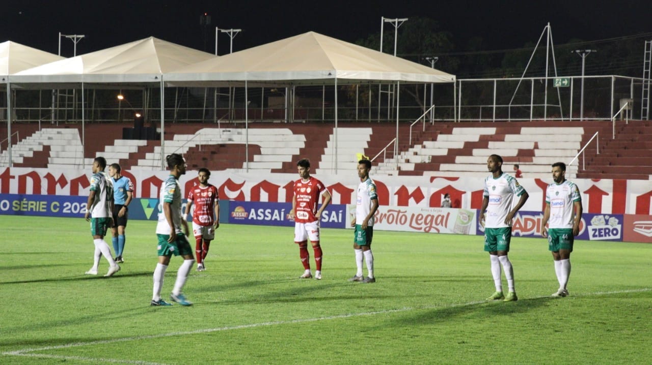 Vila Nova x Manaus FC: árbitro registra confusão causada por dirigente