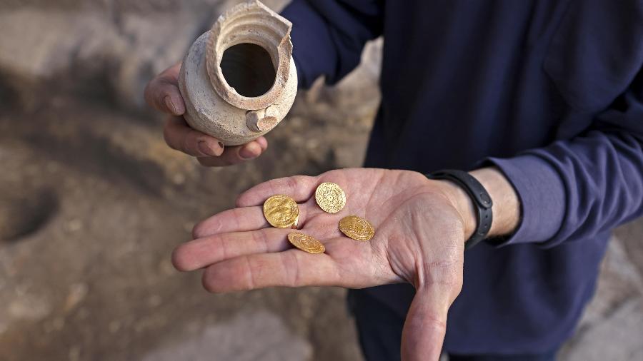Moedas de ouro antigas são encontradas na Cidade Velha de Jerusalém