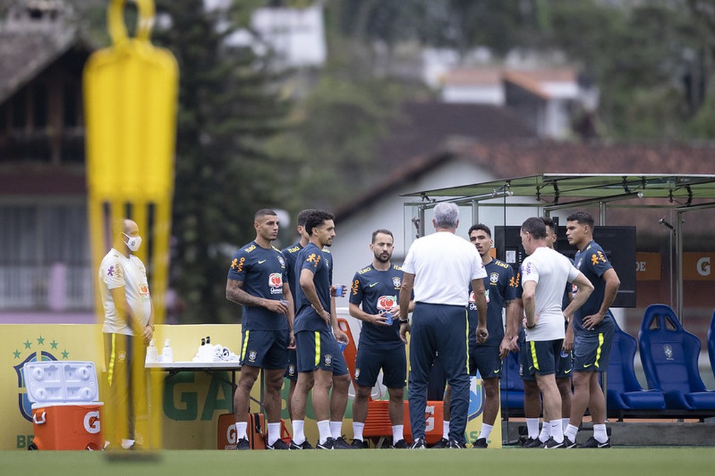 Seleção faz primeiro treino para encarar a Venezuela