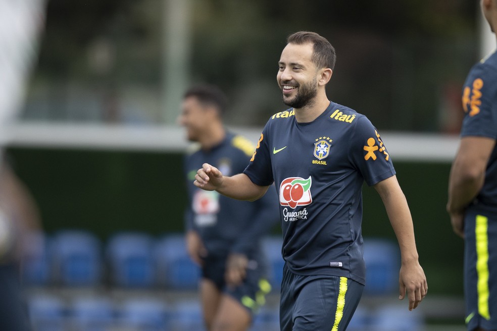 Sem Neymar, Everton Ribeiro assume a camisa 10 da Seleção