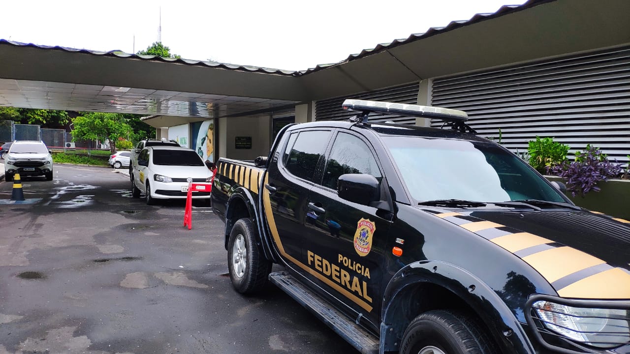 Polícia Federal ocupa Secretaria de Saúde e condomínio de luxo na operação Sangria