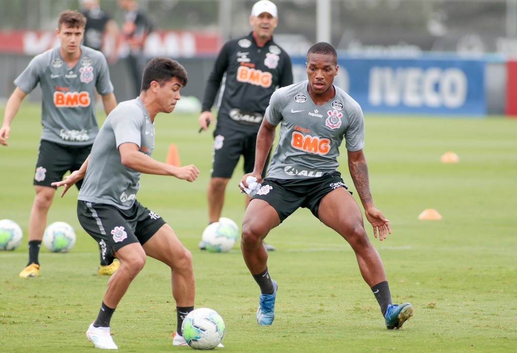 Corinthians anuncia retorno de volante e a estreia de reforços na rodada