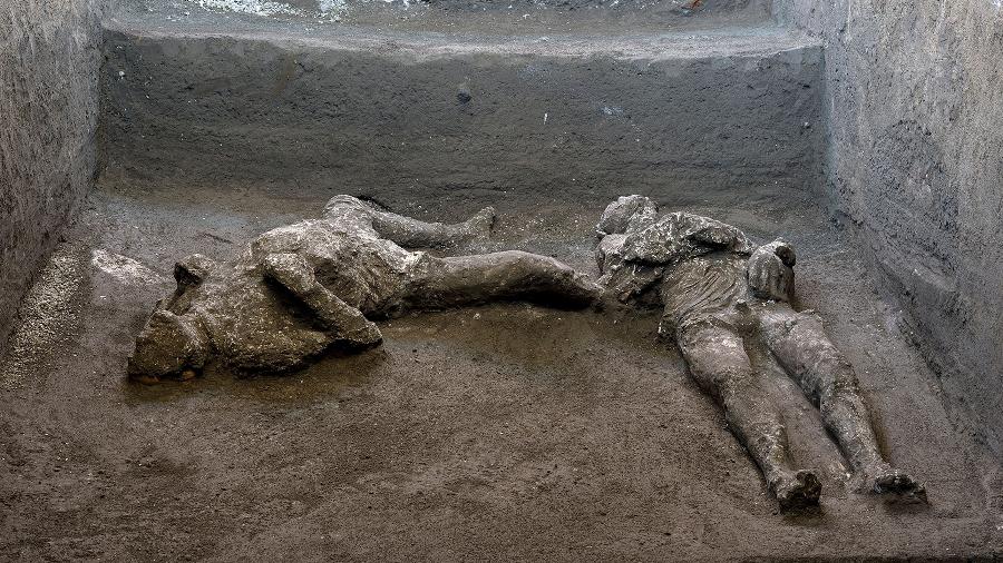 Pesquisadores acham dois corpos ‘intactos’ de vítimas da erupção em Pompeia