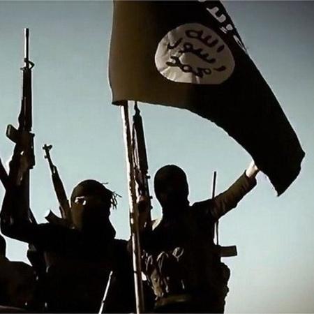 Grupo ligado ao Estado Islâmico decapita 50 pessoas em campo de futebol