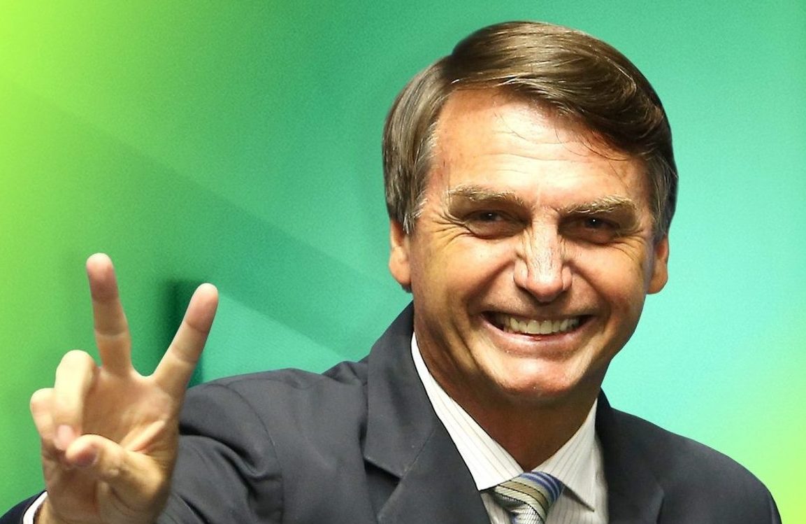 Bolsonaro diz “não dá bola” para o fato do Brasil estar atrás na vacinação