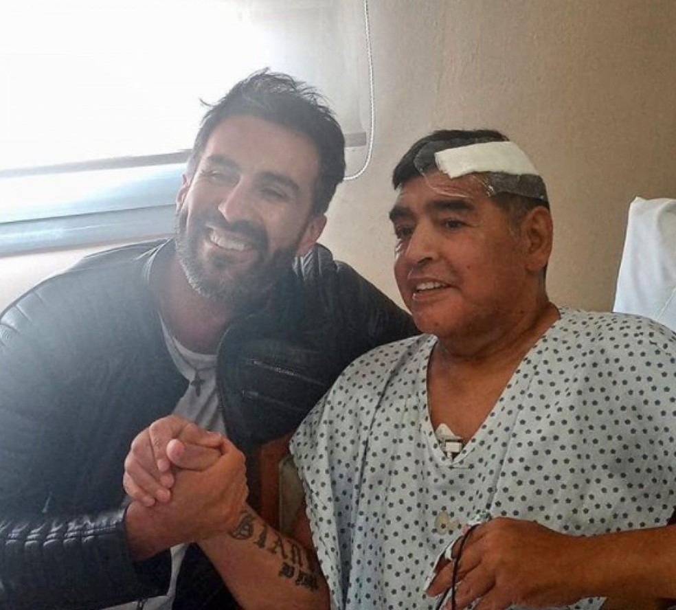 Maradona recebe alta e médico posta primeira foto pós-cirurgia