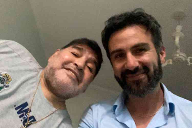 Médico de Maradona é investigado pela morte do ídolo