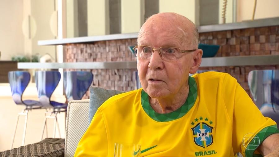 Aos 89, Zagallo veste a amarelinha e exalta seleção: ‘Ela é respeitada’
