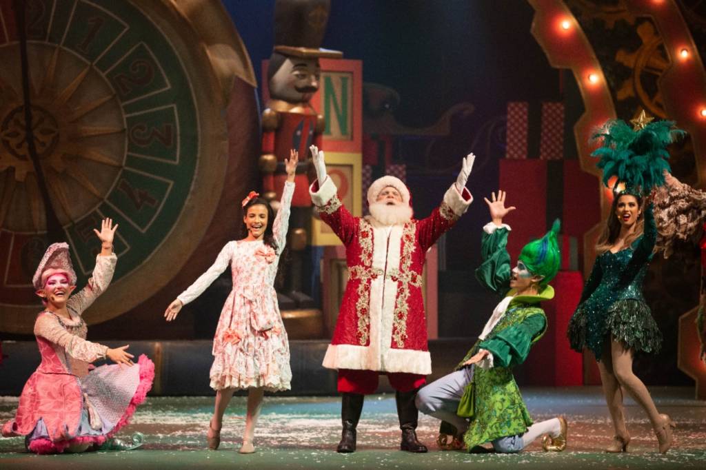 ‘A Caixa Mágica do Natal’ entra na reta final no Teatro Amazonas