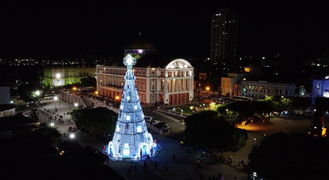 Programação natalina no Largo de São Sebastião estimula a economia