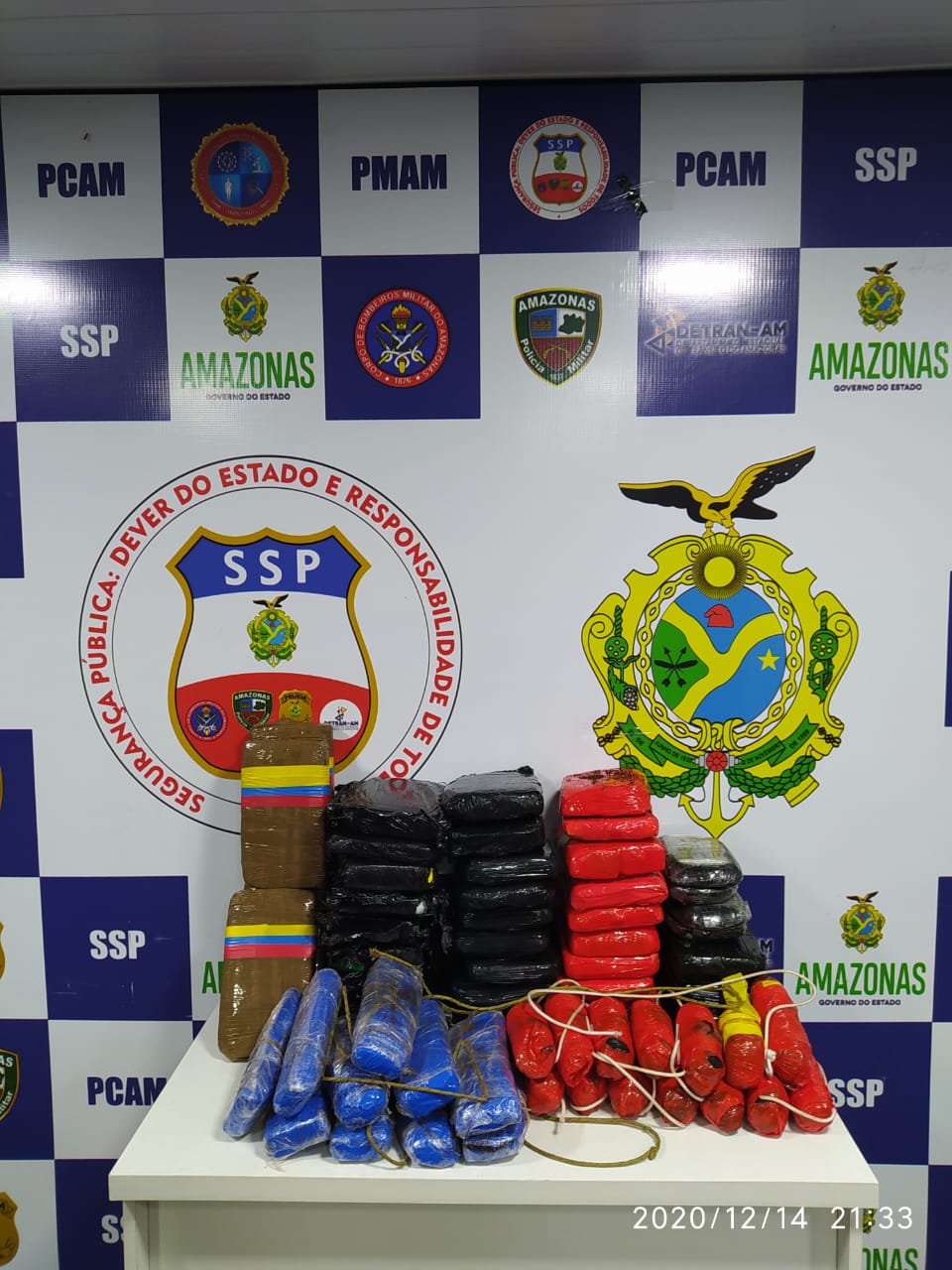 Tripulantes de barco são presos com 60 Kg de drogas na Base Arpão