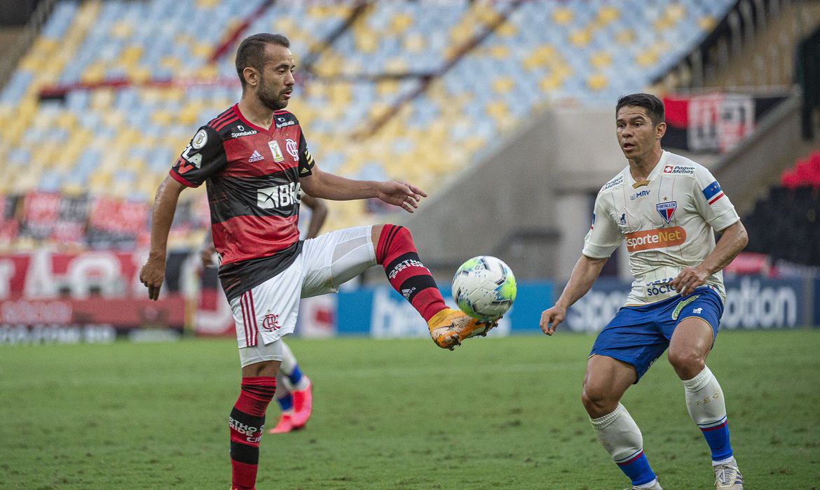 Rogério Ceni se reencontra com o Fortaleza de olho no São Paulo
