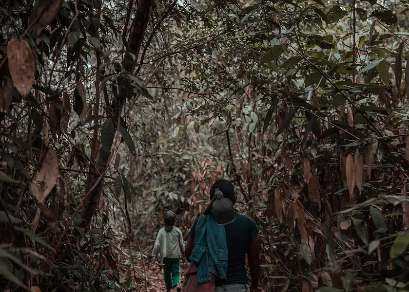 Fotógrafa Sateré colabora com a Nat Geo em projeto sobre mães solo