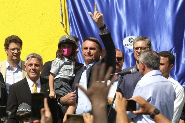 Bolsonaro afirma: “Não vou tomar vacina e ponto final”