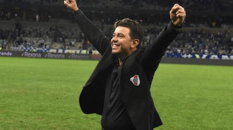 Gallardo é exaltado pela torcida do Flamengo que sonha com o treinador
