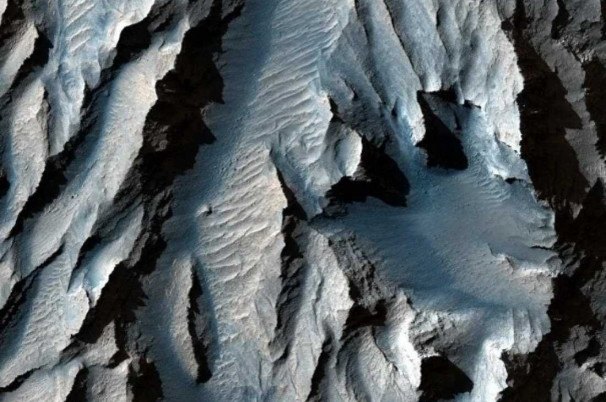 Marte: imagens mostram o maior canyon do Sistema Solar