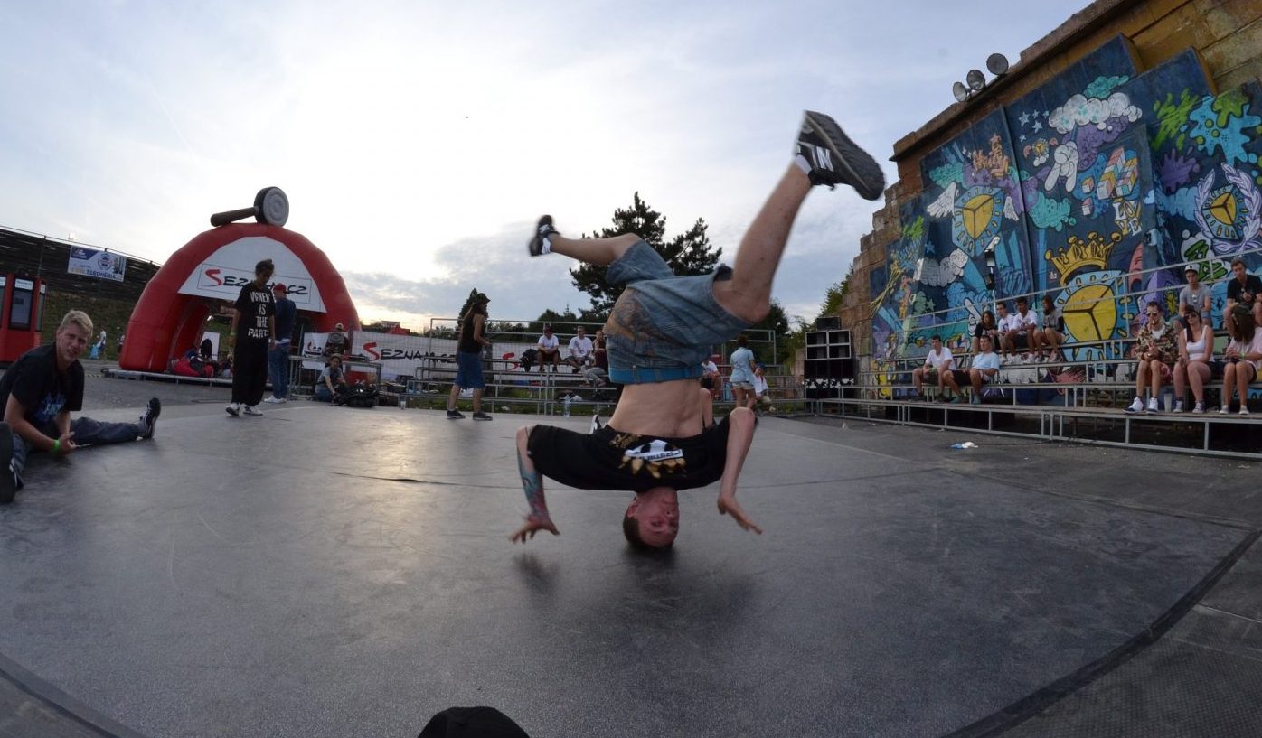 ‘Manaus Masterclass’ ensina danças urbanas pela internet