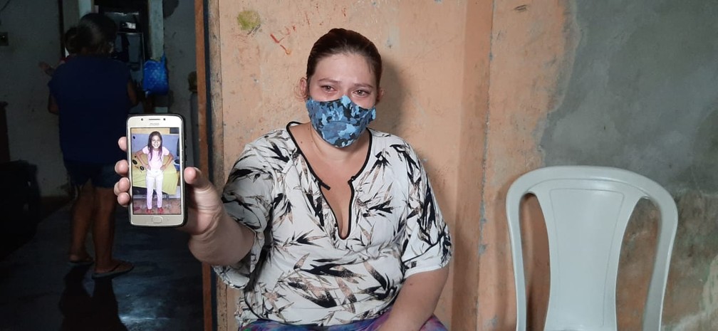 ‘Perdi minha parceira’, diz mãe de menina de 8 anos morta a tiros dentro de casa em Manaus