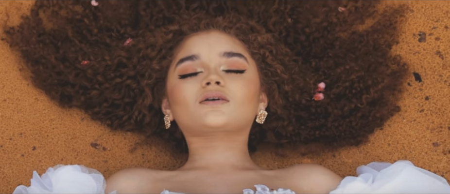 Cantora amazonensense Raylla Araújo, lança o clipe “Vibe Paz”