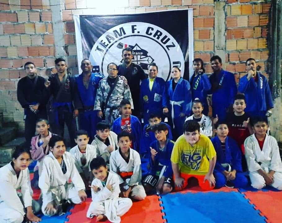 Projeto social dá aulas gratuitas de jiu-jitsu para crianças e adolescentes em Manaus