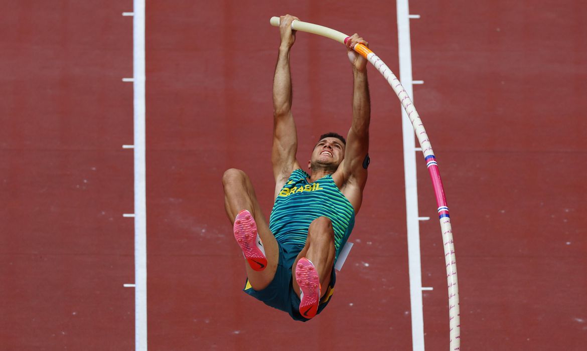 Thiago Braz busca bicampeonato olímpico no salto com vara nesta terça