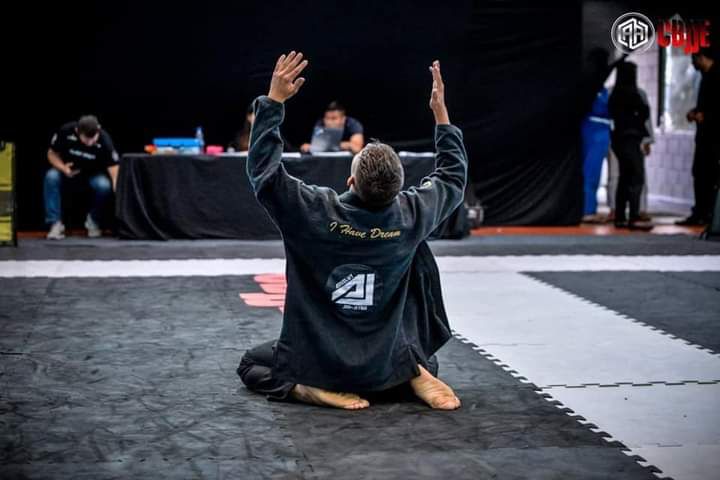 Jiu-jitsu: atleta supera desafios na busca por representar o Amazonas em competição nacional