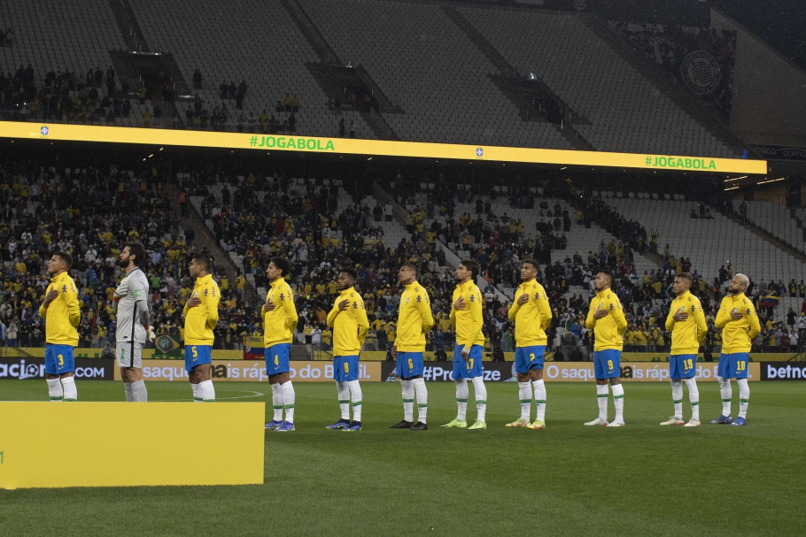 Brasil terá veteranos Daniel Alves e Philippe Coutinho nas Eliminatórias