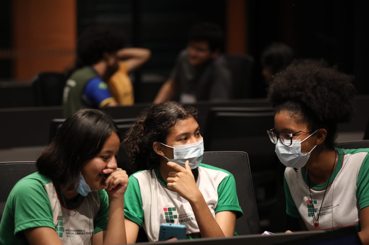 Jovens e adolescentes buscam soluções para saneamento em hackathon