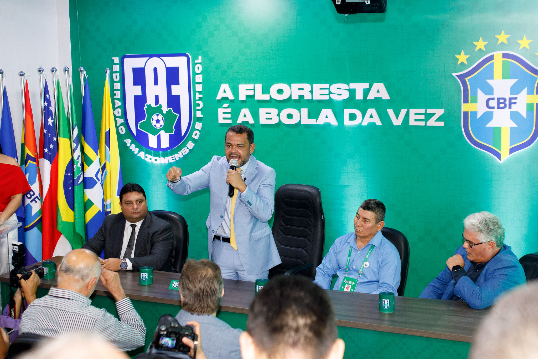 Novo comando da FAF lança identidade visual da entidade e o slogan