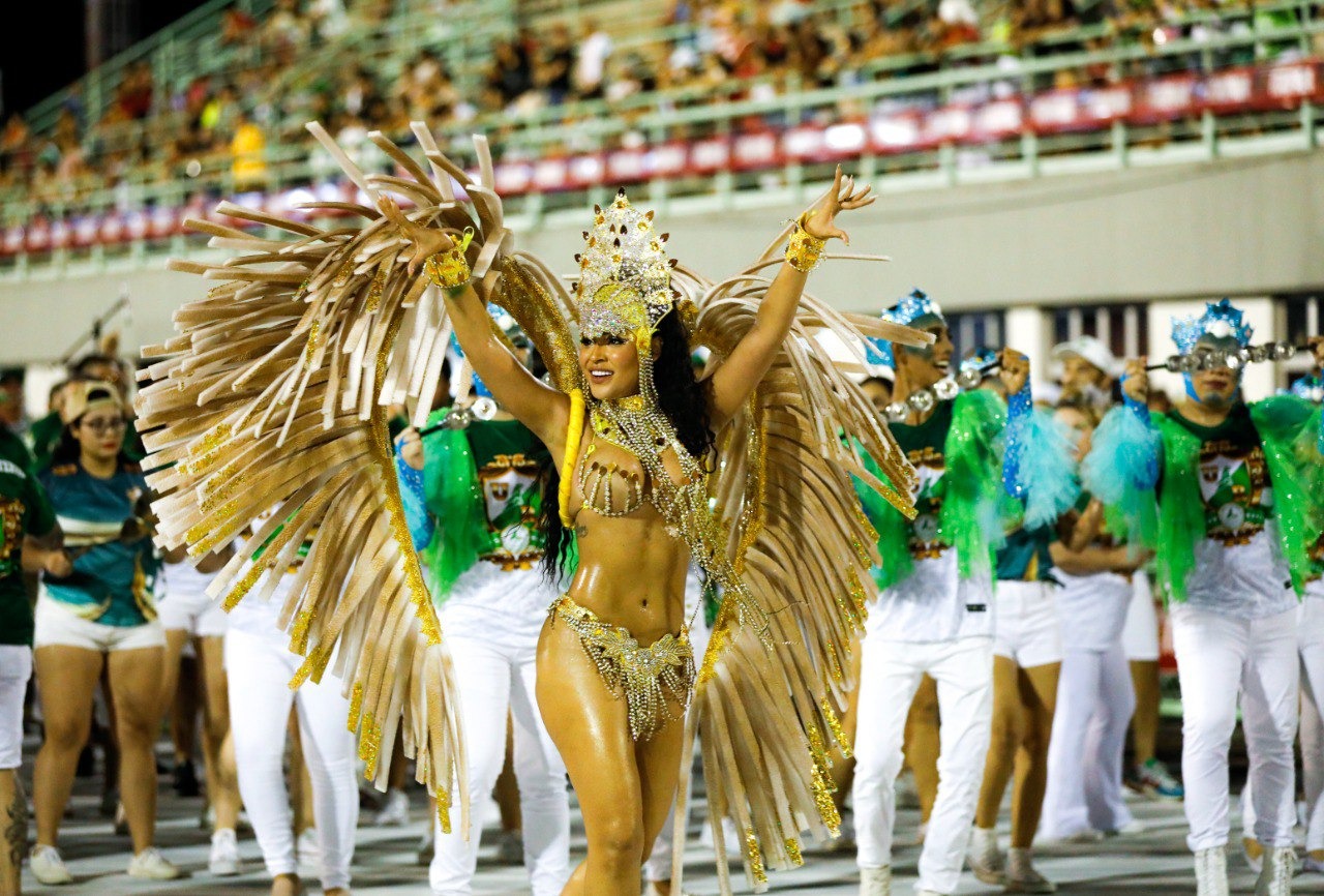 Carnaval: desfile das escolas de samba de Manaus volta com emoção