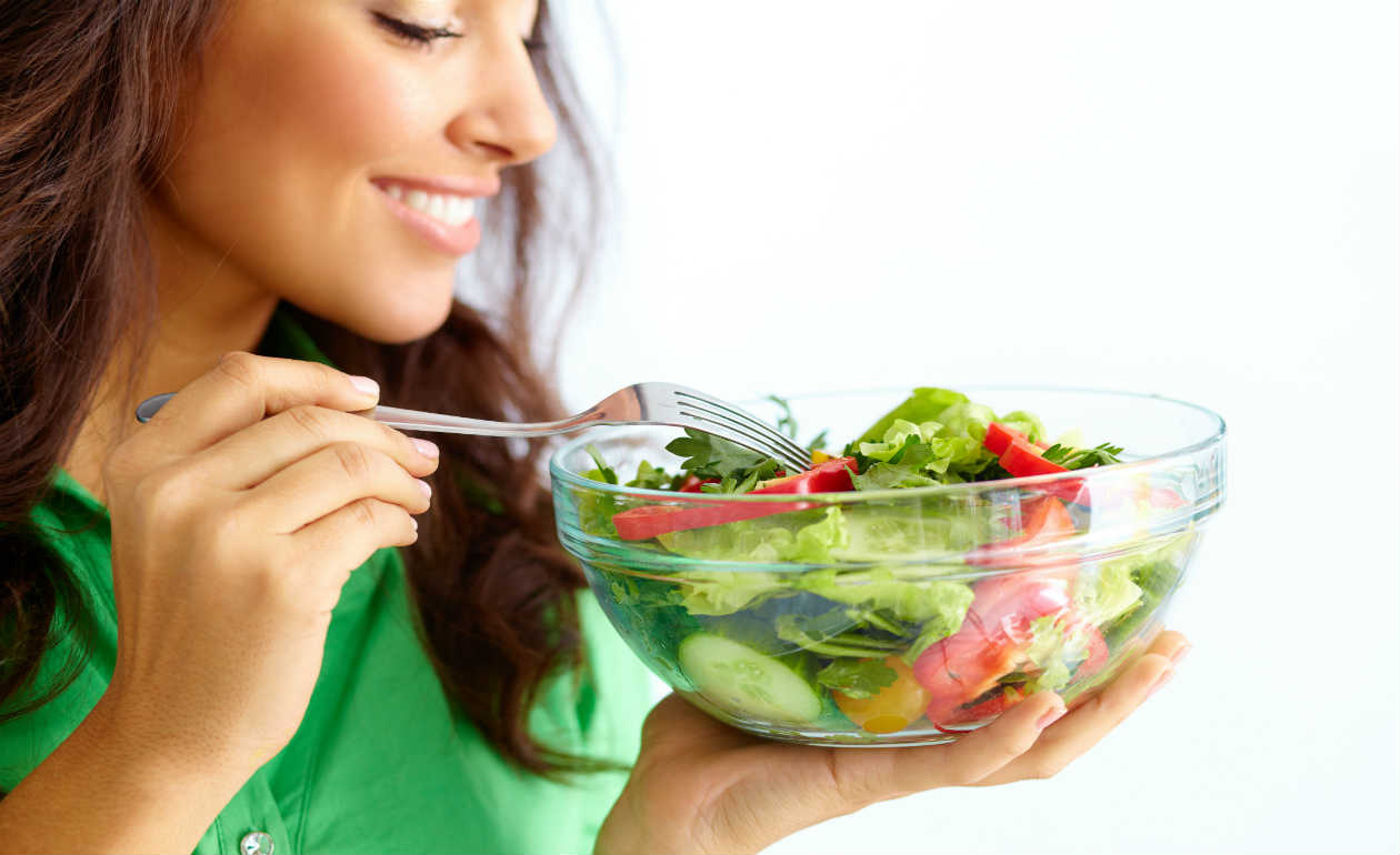 Saiba como adaptar a alimentação e reduzir os sintomas da menopausa