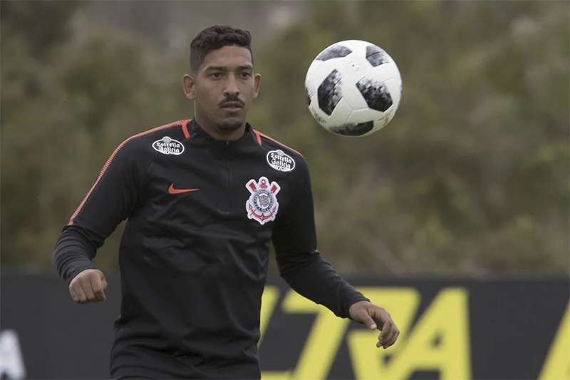 Lateral-direito Léo Príncipe reforça o líder Amazonas FC na Série C